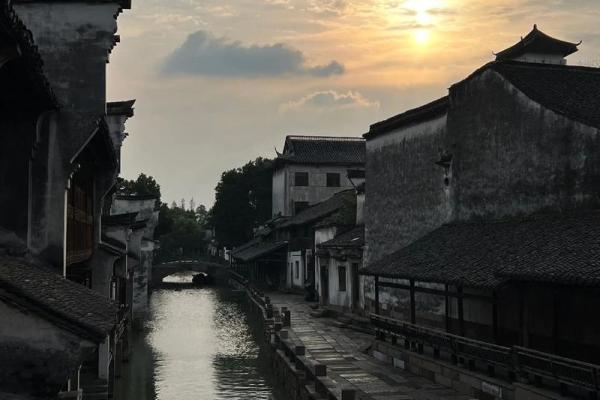 腊月初一出生的人：命运与个性的深度解析