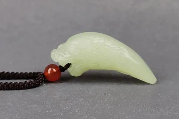 路旁土命人适合佩戴的玉石推荐与解析