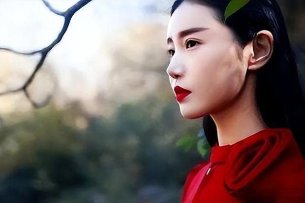 毛发重的女人：独特命运与内在智慧的结合