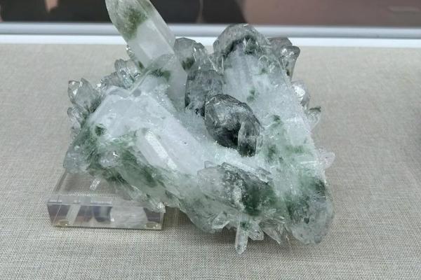 木命人士适合佩戴的水晶：自然的魅力与灵性的结合