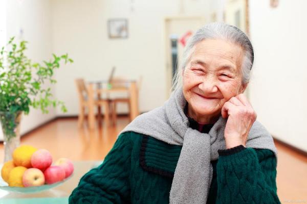 老人的七生八死：命运的起伏与人生哲学