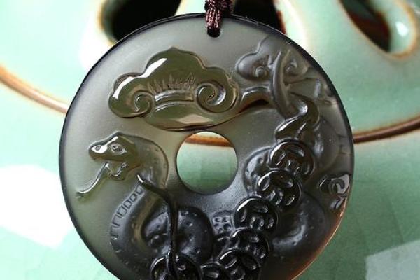 路边土命女适合佩戴的吉祥物与饰品指南