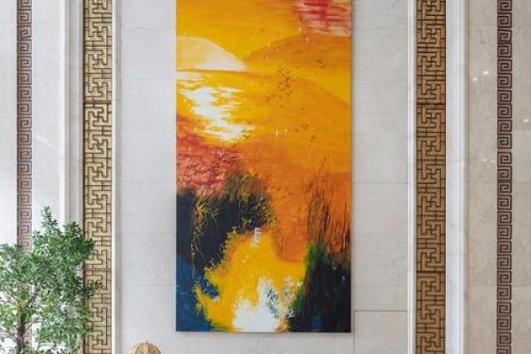 炉中火命玄关的画作选择：营造温馨与和谐的家居氛围
