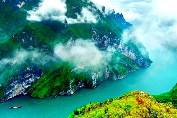 路旁土命与水命、火命的完美结合：命理中的和谐美!