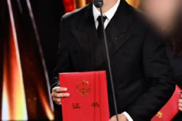李现：九十后阳光男孩的命运与人生哲学