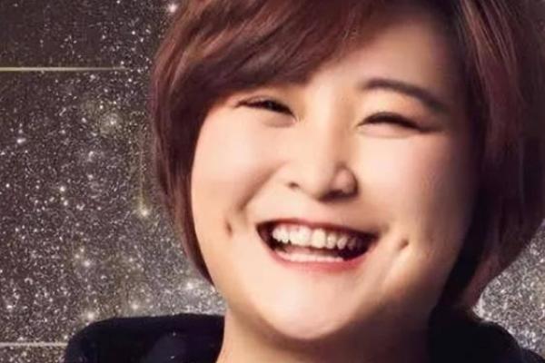 酒窝的秘密：脸上有两个酒窝的人生美学与命运解读