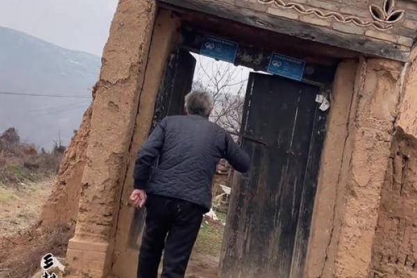 相依为命的村庄：古老村落中的温暖与坚守